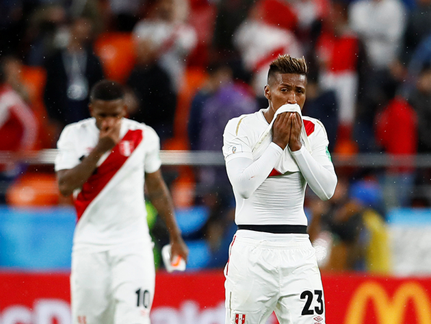 La tristeza de la eliminación, reflejada en las lágrimas del plantel peruano La tristeza de la eliminación, reflejada en las lágrimas del plantel peruano