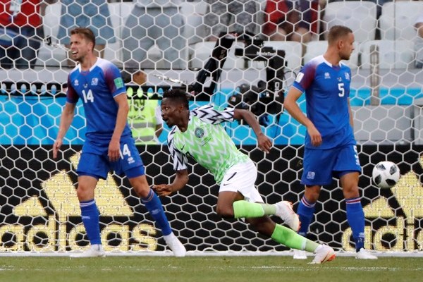 Nigeria le ganó 2-0 a Islandia en Volgogrado e ilusionó a Argentina (REUTERS/Jorge Silva)