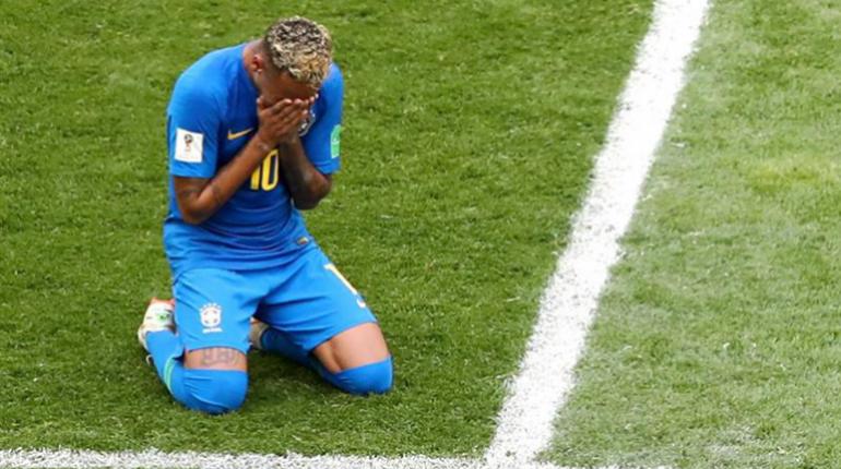 Neymar llora tras anotar su gol en el partido contra Costa Rica. | EFE