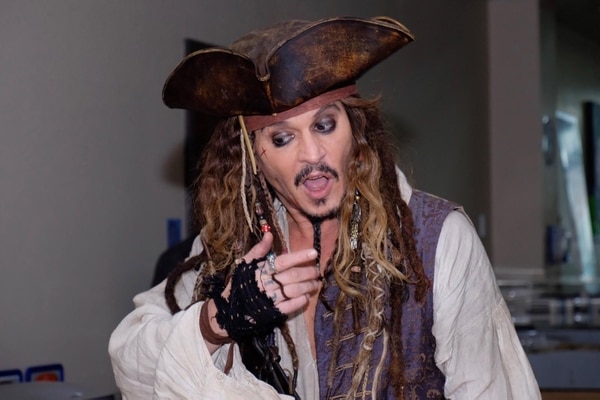 Johnny Depp, protagonista de la exitosa saga de Piratas del Caribe acumuló una fortuna de 650 millones de dólares (The Grosby Group)