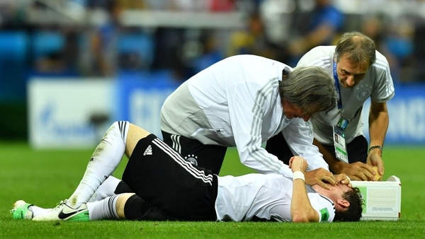 Los médicos ingresaron rápidamente para atender al jugador