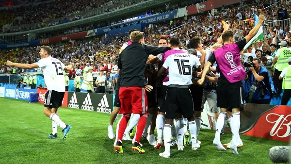 Toni Kroos festeja el gol del triunfo en la última jugada ante Suecia (Foto: REUTERS/Michael Dalder)