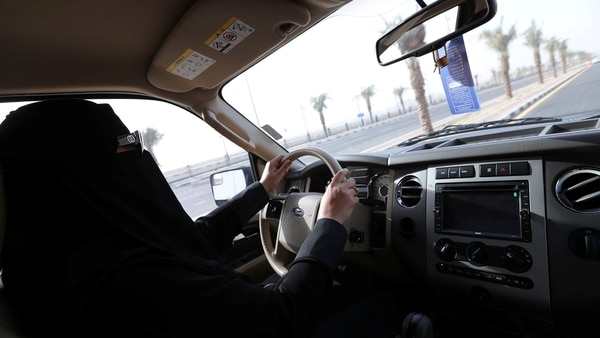La medida llega en medio de una serie de reformas encaradas por el príncipe heredero Mohammed bin Salman (Reuters)
