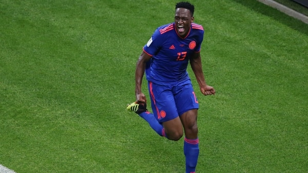Yerri Mina le ganó el duelo a Robert Lewandowski e hizo el gol del triunfo de Colombia (AFP)