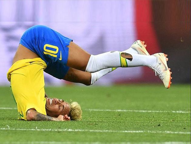 ¿Cuál es el bar que regala bebidas cada vez que Neymar se cae al suelo? ¿Cuál es el bar que regala bebidas cada vez que Neymar se cae al suelo?