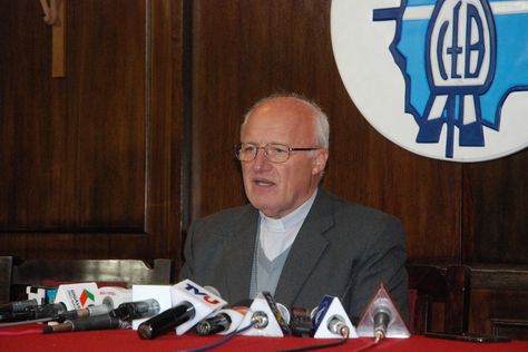 El obispo de El Alto, monseñor Eugenio Scarpellini, en rueda de prensa. Foto: CEB