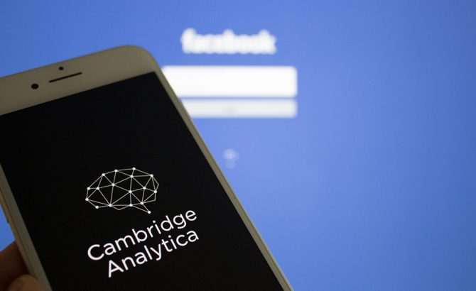 Facebook se retracta de que Cambridge Analytica obtuviera datos de usuarios en la Unión Europea