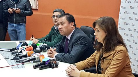 El ministro de Salud, Rodolfo Rocabado, (c) habla del paro médico. Foto:Ministerio de Salud