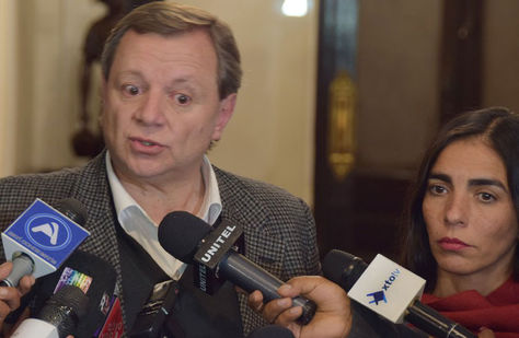 Los presidentes del Senado y de Diputados, José Alberto Gonzáles y Gabriela Montaño respectivamente.