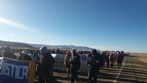 Marcha de la UPEA empieza segunda jornada de caminata desde Patacamaya a La Paz. Foto:Aleja Cuevas