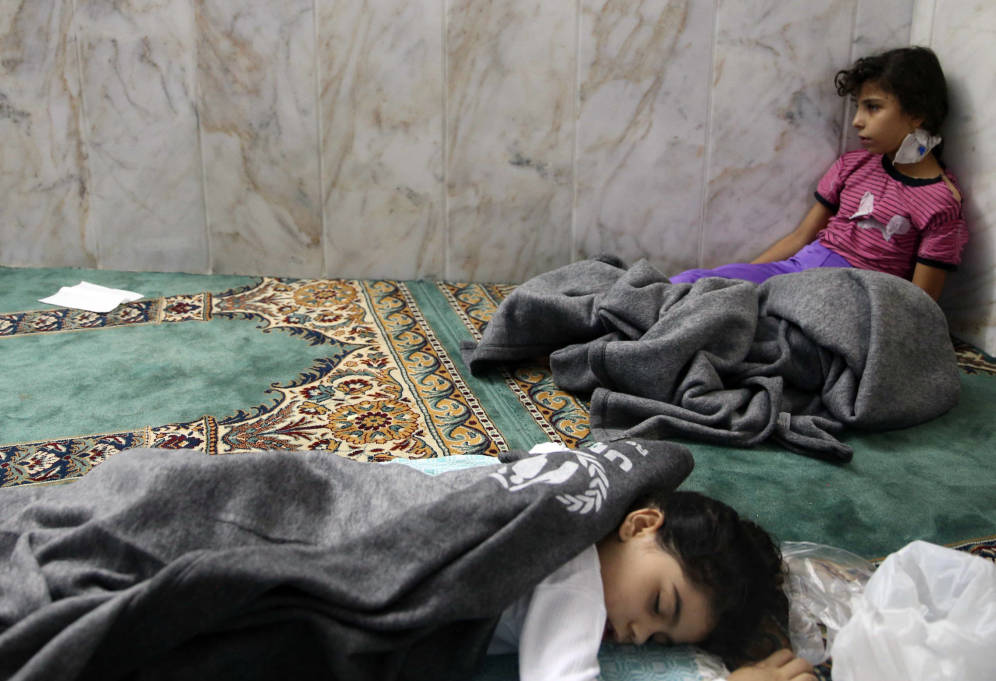 Foto: Dos niñas que sobrevivieron a un supuesto ataque químico contra Duma en agosto de 2013. (Reuters)