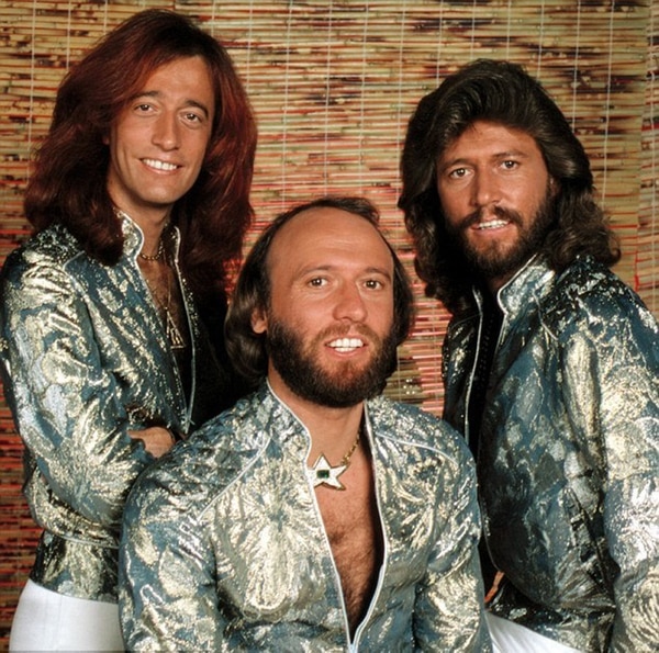 Barry, Robin y Maurice Gibb, integrantes de los Bee Gees