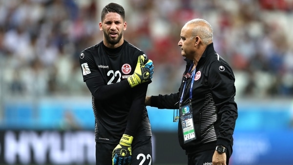 Mouez Hassen se lesionó el hombro en el debut ante Inglaterra (Photo by Clive Rose/Getty Images)