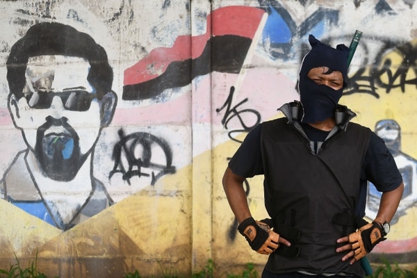 Un estudiante en la Universidad Autónoma de Nicaragua (UNAN), tras choques con las fuerzas del régimen (AFP / MARVIN RECINOS)