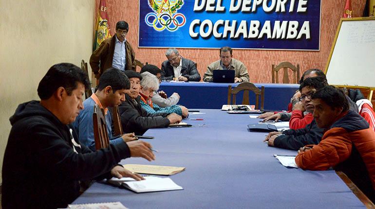 Una reunión del Consejo Superior de la FBB. | Martín Numbela