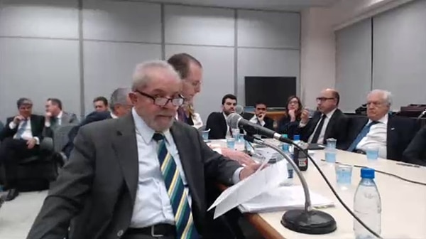 El ex presidente Luiz Inácio Lula da Silva ante el juez anticorrupción Sergio Moro, a cargo de la causa Lava Jato, el 10 de mayo de 2017