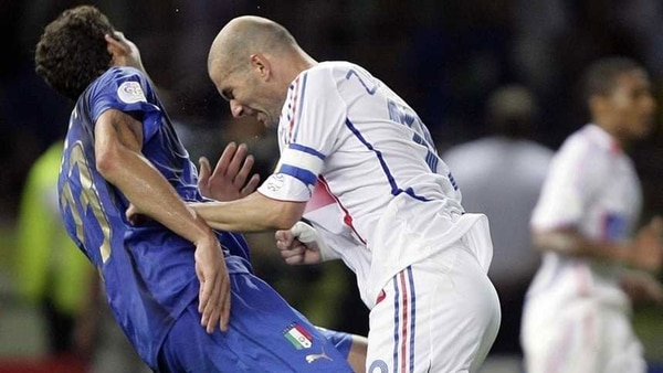 Instante histórico mundialista: Zidane le da un cabezazo a Materazzi en el pecho