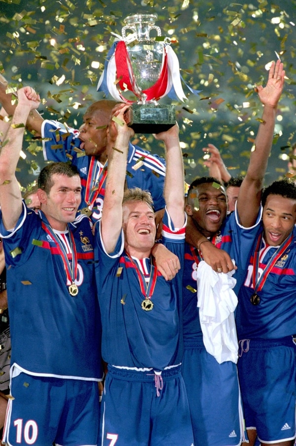 Didier Deschamps fue el capitán francés en la Eurocopa 2000