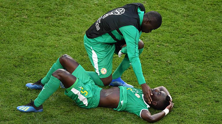 Desazón en los jugadores de Senegal, tras su eliminación, ayer. | AFP