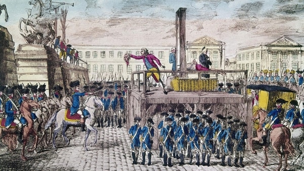 La guillotina está asociada a la Revolución Francesa (1789) y a Francia hasta 1981, año en que el presidente François Miterrand abolió la pena de muerte