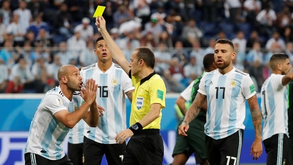 Mascherano, uno de los cinco amonestados que tiene Argentina (Reuters)