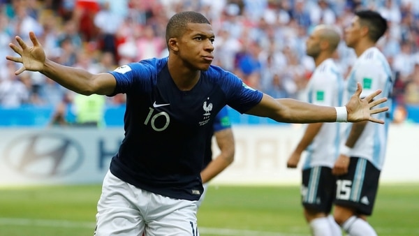 Kylian Mbappe fue la figura de Francia en el duelo de octavos de final ante la Argentina (Reuters)