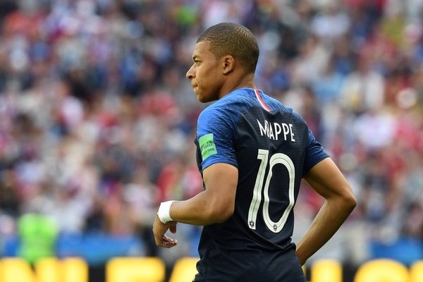 La número 10 que vistieron Platini y Zidane le cayó a Kylian Mbappé, la esperanza del fútbol francés (AFP)