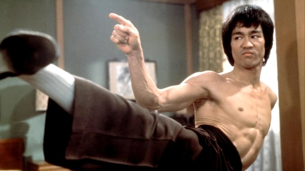 Bruce Lee fue un destacado artista marcial, actor, cineasta, filósofo y escritor