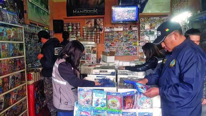 Indagan rutas y origen de pornografía infantil que promociona a bolivianas