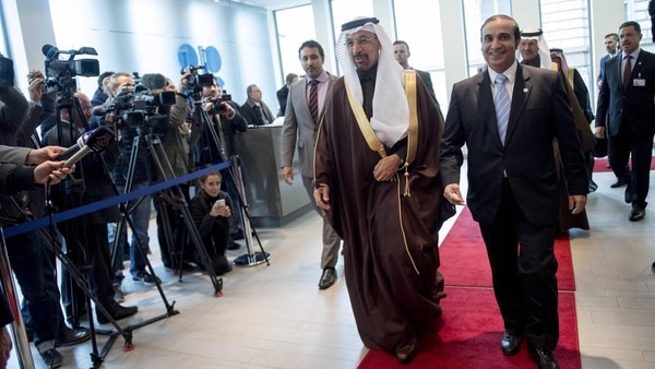 El ministro saudí de Energía, Khalid al-Falih, llega a la cumbre en Viena (AFP)