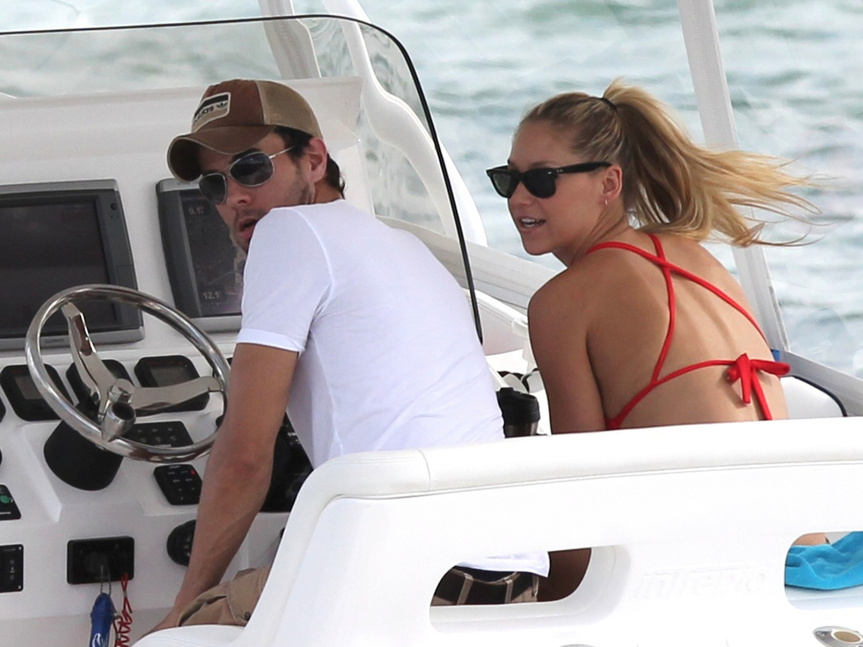 No tendremos Copa del Mundo, pero sí a los hijos de Enrique Iglesias y Anna Kournikova vestidos con la camiseta de La Roja 