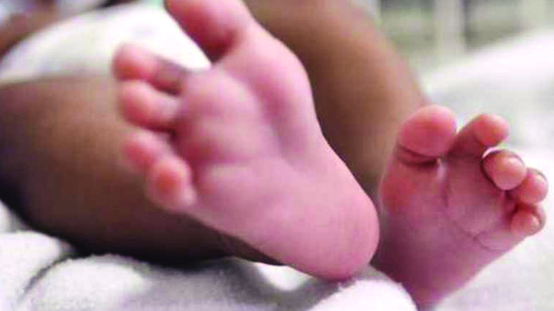 Policía investiga la muerte de una bebé de cinco meses