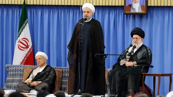 El presidente de Irán junto al ayatollah (Reuters)