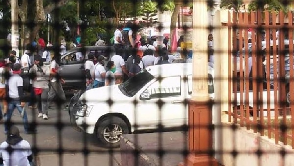 Grupos paramilitares del régimen asediaron desde el domingo a religiosos y periodistas en Diriamba (Facebook)