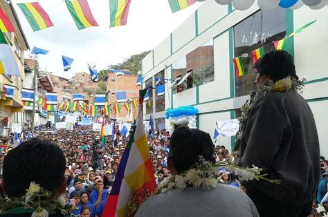 El presidente Evo Morales se dirige a los pobladores de Coripata en la entrega de un mercado.