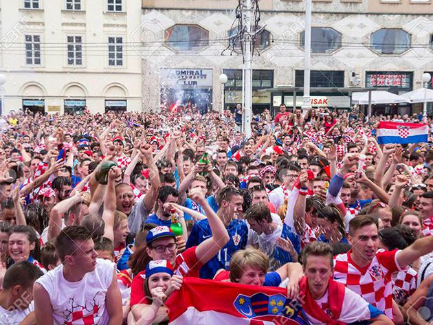Un avión lleno de fanáticos croatas sale de Zagreb con rumbo a Moscú Un avión lleno de fanáticos croatas sale de Zagreb con rumbo a Moscú