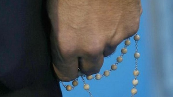 Zlatko Dalic aferrándose al rosario durante el Mundial de Rusia