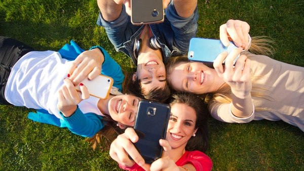 Mediados por la teconología, los adolescentes adquieren más de 200 habilidades (iStock)