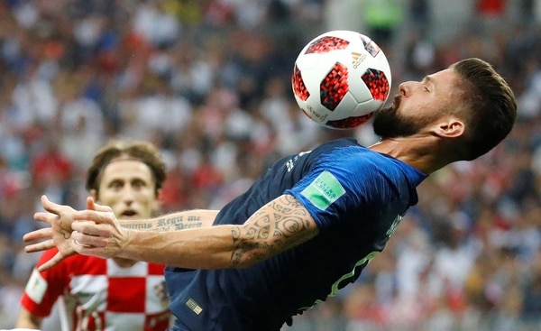 Olivier Giroud fue el único delantero despreocupado por el gol, su función era ayudar al equipo a ser campeón del mundo (REUTERS)