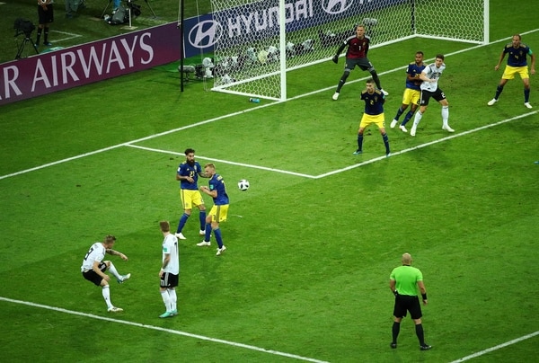 Toni Kroos marcó uno de los 23 goles en el minuto 90 o en tiempo adicionado que hubo en el Mundial (REUTERS)