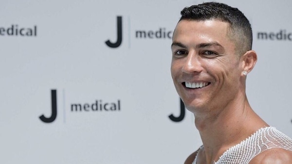 Cristiano Ronaldo durante la revisión médica en Juventus
