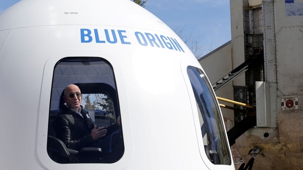 Una cápsula espacial de Blue Origin, la compañía espacial de Jeff Bezos, alcanzó la mayor altitud en el espacio en su historia (Reuters)