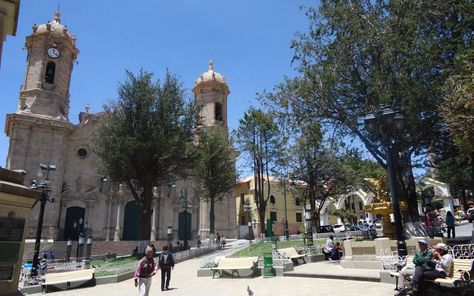 Una vista de la plaza 10 de Noviembre de Potosí.