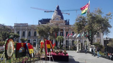 En primero plano, la actual sede de la Asamblea Legislativa y detrás el nuevo edificio.