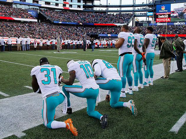 Delfines de Miami impondrán sanción a jugadores que se hinquen en el himno de Estados Unidos