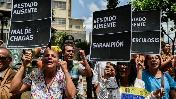 Los venezolanos sufren el estado sanitario precario en el país (AFP)