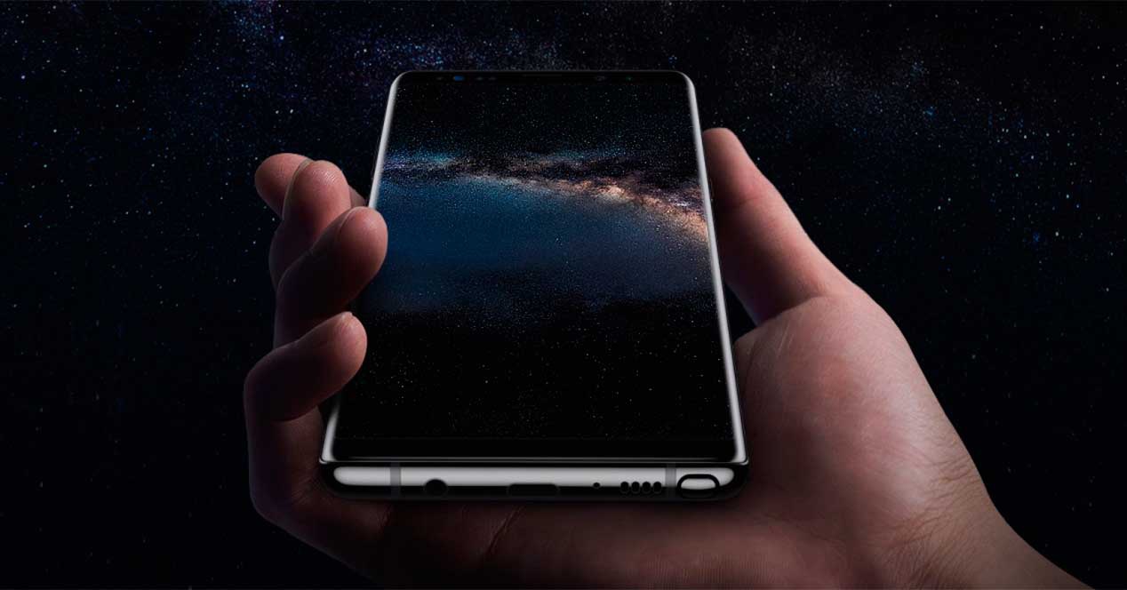 Samsung Galaxy Note 8 en la mano