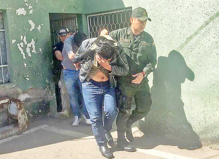 LAS DOS PERSONAS SON TRASLADADAS HASTA LA CARCELETA DE LA FELCC. DICO SOLÍS