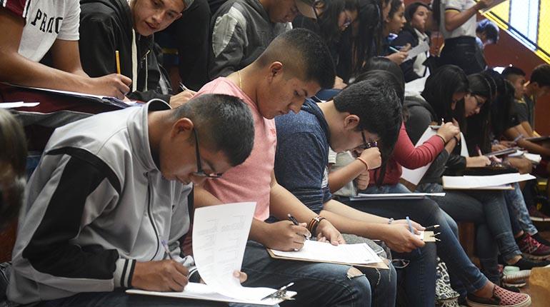 Estudiantes rinden prueba clasifificatoria en Cochabamba. | José Rocha