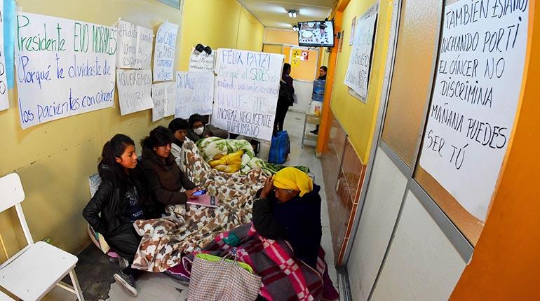 Protesta de personas con cáncer en La Paz, en junio pasado. | APG